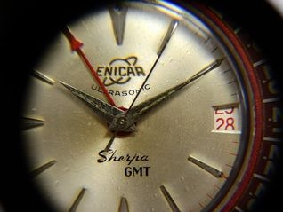 エニカのシェルパ GMT 腕時計