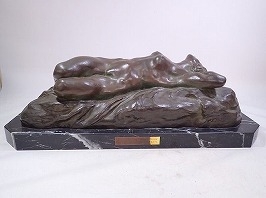 アルフレッド・ピナ　ブロンズ像